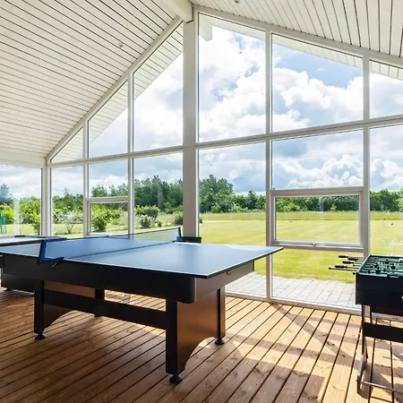 15 Person In Semesterbostad Højslev