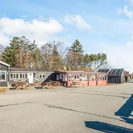 15 Person In Semesterbostad Højslev