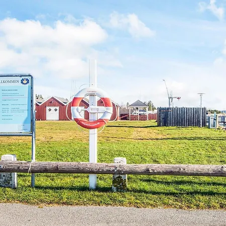 15 Person In Semesterbostad Højslev