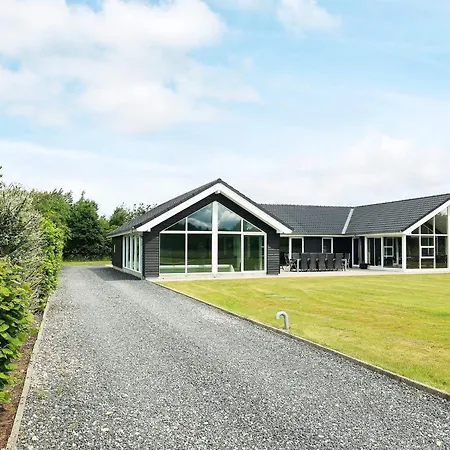 Semesterbostad 15 Person In